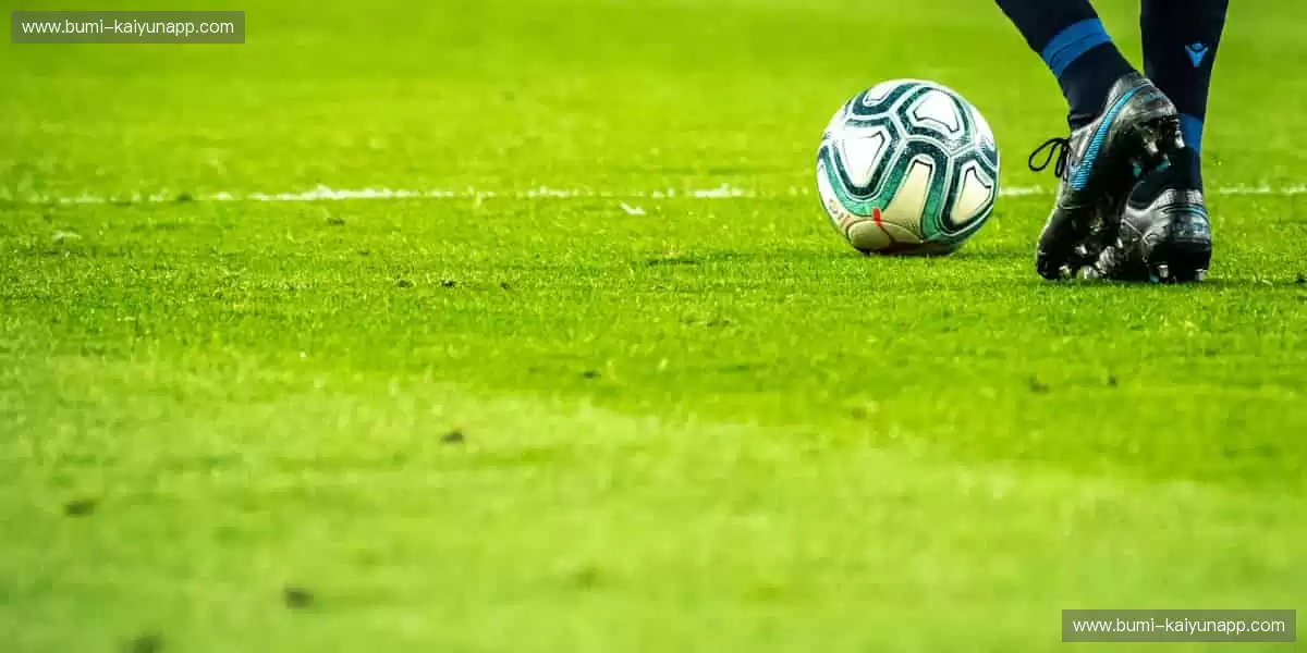 球迷的第二主场，🎯 从球星同款到限量周边，一网打尽你的热爱！